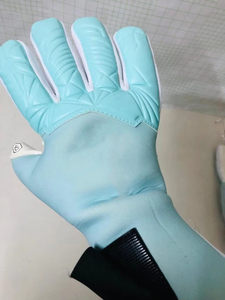 Guantes de portero de látex hechos a medida de primera calidad de último diseño profesional para entrenamiento - Product Image 2