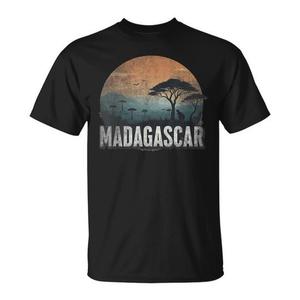 T-shirt souvenir vintage retrò con paesaggio del Madagascar, design retrò elegante per uomo e donna - Product Image 1