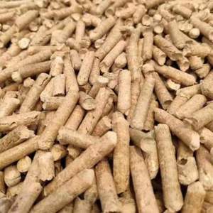 Pellets de bois de pin en stock DIN Plus/EN Plus-A1 6mm, briquettes emballées en sac, sciure de bois et copeaux de bois en poudre, palettes de 15kg - Product Image 1