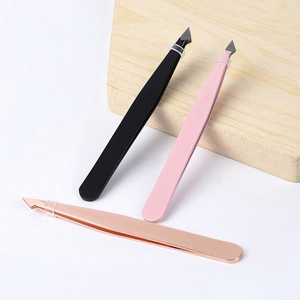 Pinza para Cejas de Acero Inoxidable de Alta Calidad con Punta Inclinada, con Logotipo Personalizado, Marca Privada, OEM Disponible - Product Image 6