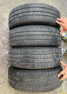 Neumático asequible a la venta con construcción duradera y gran agarre adecuado para automóviles, camiones y vehículos comerciales disponibles a bajo precio - Product Image 2