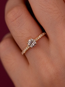 Anillo de Compromiso de Plata de Ley 925 Chapado en Oro de 18K con Moissanita, Color D, VVS, Anillo Solitario de Lujo para Mujer - Product Image 4