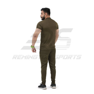 Los chándales de hombre personalizados más vendidos Estilo único Color sólido para el chándal de verano para hombres - Product Image 3