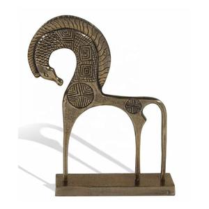 Figurine de gymnastique élégante Objet de table sculptural Accent unique pour les intérieurs modernes Espaces de bureau et affichage inspiré du fitness - Product Image 5
