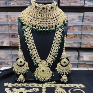 Indien traditionnel et à la mode plaqué or Designer Antique complet bijoux de mariée collier ensemble avec MaangTikka pour fille et femme - Product Image 1