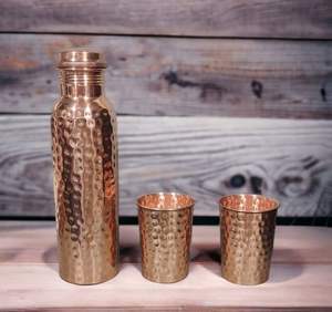 Botella de agua de cobre hecha a mano de 500ml con agarre ergonómico para un fácil manejo y mantenimiento de la frescura durante todo el día - Product Image 1