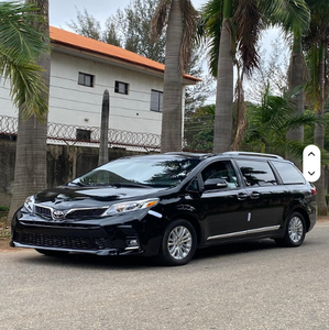 Compre Toyota Siennaaa Fresco y limpio En stock Excelente estado Volante a la derecha Volante a la izquierda Sin historial de accidentes disponible - Product Image 3