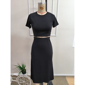 Conjunto de Dos Piezas para Mujer: Blusa Corta de Cuello Redondo y Falda Midi con Abertura, Modelo Sandy, 35732 - Negro - Product Image 4