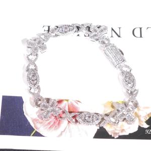 Pulsera de Cruz Hip Hop con Incrustaciones de Diamantes de Moissanita Incoloros con Corte Baguette y Ojos en Plata 925, Joyería de Lujo a Bajo Precio - Product Image 5