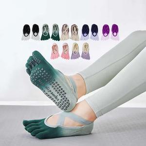 Calcetines deportivos de algodón atléticos para mujer, superventas, logotipo personalizado, calcetines antideslizantes de cinco dedos para Yoga y Pilates, impresión Digital - Product Image 5