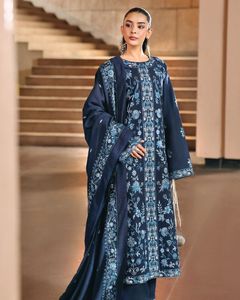 SSumaira Collection Superbe ensemble 3 pièces brodé pêche avec ourlet et dentelle latérale - Product Image 1