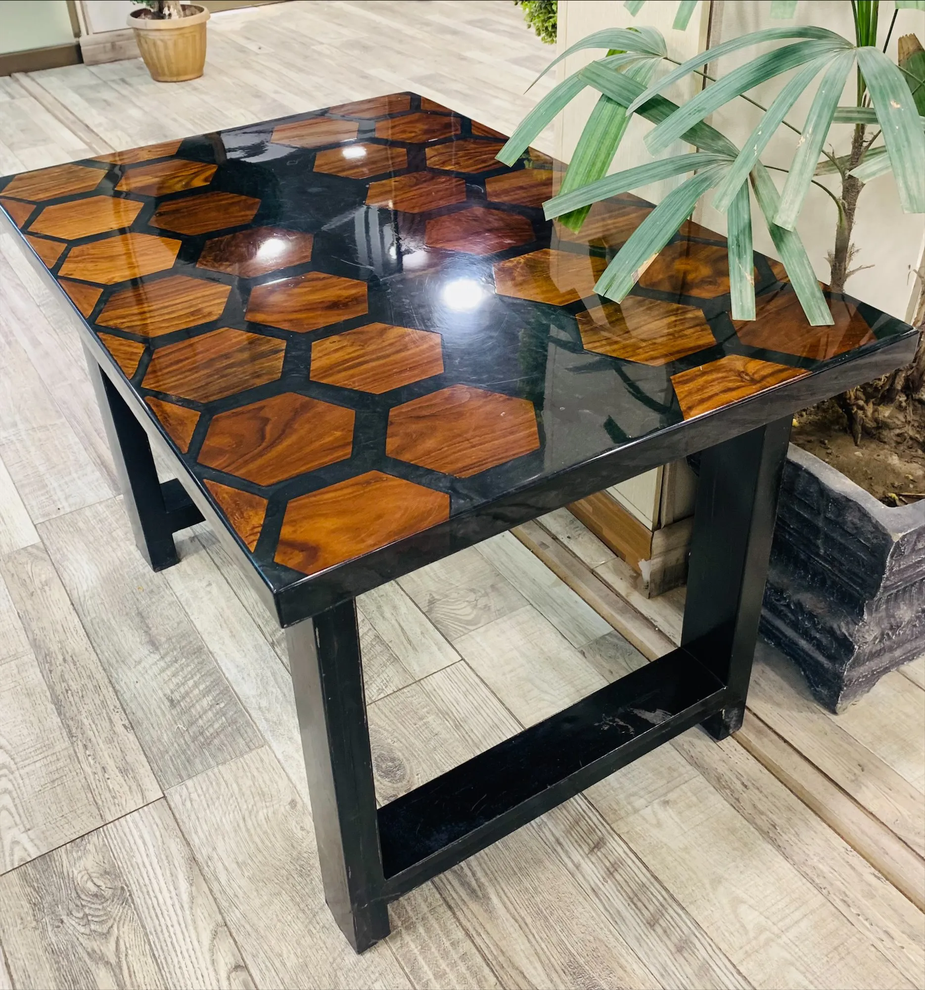 Blue pigmented Epoxy Coffee Table in Honeycomb Pattern Top Dining Tables Designs Stainless Steel Black Blue Metal