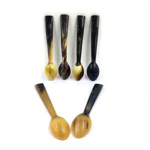 Cuillère en corne de buffle naturelle fabriquée à la main et polie parfaite pour servir ou manger Ustensile de cuisine écologique et durable - Product Image 6