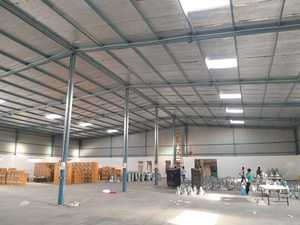 Almirah de hierro de estilo rústico industrial moderno con puertas de vidrio, muebles para el hogar para uso en el dormitorio para almacenamiento de ropa - Product Image 2