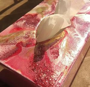 Boîte à mouchoirs en résine carrée moderne porte-serviettes personnalisable rangement décoratif pour la maison avec résine MDF pour les mariages et les restaurants - Product Image 3