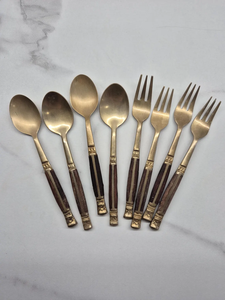 Ensemble de couverts en laiton élégant avec étiquetage privé avec poignées sculptées parfait pour offrir et ajouter un charme riche à la configuration de la table à manger - Product Image 4