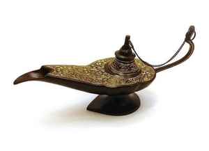 Lampe d'Aladdin en laiton massif, gravée à la main, design moderne du milieu du siècle, fabrication artisanale, légère, pour usage intérieur, brûleur d'encens avec lampe de génie - Product Image 4