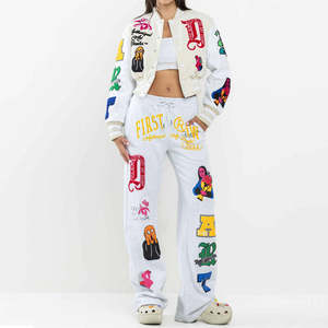 Chaquetas Varsity Cortas Personalizables con Logotipo Bordado en Chenilla, Parches y Mangas de Cuero Genuino, Ecológicas y Transpirables para Mujer - Product Image 3