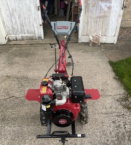 เครื่องพรวนดินไททันส์ โปร TP1100 รุ่นโรติเวเตอร์ 9 แรงม้า เครื่องยนต์เบนซิน สตาร์ทไฟฟ้า 4 แถว เกียร์ สำหรับใช้งานในฟาร์ม - Product Image 3