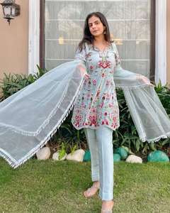 เสื้อท็อปผ้าจอร์เจียต์ปักลายประดับเลื่อม พร้อมกางเกงและผ้าคลุมไหล่ สไตล์อินเดีย สำหรับผู้หญิงและเด็กผู้หญิง กำลังเป็นที่นิยม - Product Image 2