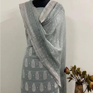 Choli sur mesure en pur Khaddi Georgette Banarasi costume avec argent Zari tissage en couleur jaune moutarde. Idéal pour mariage - Product Image 3