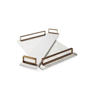 Plateau en marbre blanc avec poignée en laiton Pièce décorative en pierre naturelle Design unique Décoration d'intérieur élégante et durable - Product Image 1