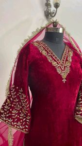 Embellissez les perles de verre en cristal, travail de Dabka sur la longue robe élégante de Kurta avec Salwar sur le tissu de velours pour la partie/mariage - Product Image 3