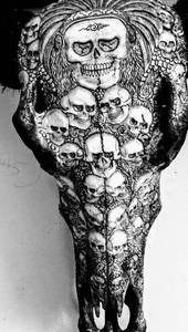 Cráneo artesanal moderno de búfalo y carnero tallado a mano con cuernos majestuosos para una pared o soporte atemporal - Product Image 2