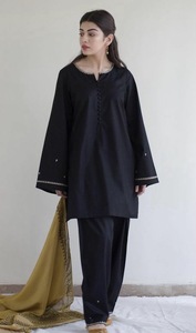 Robes d'été en tissu de couleur mono pour femmes style kurta cousu Kurta Design tenues à la mode costume de couleur noire tissu de qualité - Product Image 5