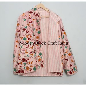 Veste courte en velours bohème à fleurs brodée à la main, avec doublure en laine, vestes Suzani faites à la main pour femmes - Product Image 6