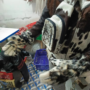 Guantes de Cuero Vacuno Negro Personalizados con Lana de Angora, Mitones Cálidos de Piel para Mujeres y Niñas para Deportes y Actividades al Aire Libre - Product Image 5