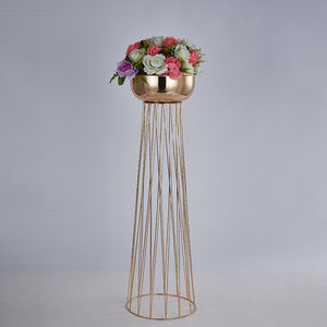 Jarrones de metal de aspecto elegante y refinado, muy vendidos, ideales como centros de mesa para comedor, oficinas y decoración de eventos. - Product Image 5