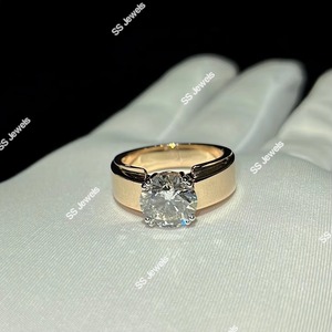 Anillo de compromiso de moissanita VVS1 de 4Ct para hombre, Plata de Ley 925 chapada en rodio, banda de boda personalizada, fiesta inspirada en Hip Hop - Product Image 1