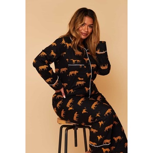 Conjuntos de Pijamas Hechos a Mano, Cómodos y Acogedores, Tela Tejida Suave y Transpirable, Cierre de Botones, Logotipo Personalizable, Camisones de Invierno Estampados ODM - Product Image 1