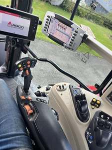 รถแทรกเตอร์มือสอง ปี 2022 ยี่ห้อ Massey Ferguson รุ่น 4710M 180 แรงม้า พร้อมคอนโซลเบาะคนขับและห้องโดยสาร อุปกรณ์สำหรับงานเกษตร - Product Image 5