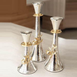 Ensemble de 2 bougeoirs de Noël de luxe en aluminium, design élégant à feuilles, écologique, fait main, style vintage pour la maison - Product Image 3