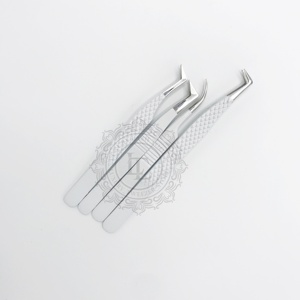 Venta caliente Nueva llegada Cómodo Color blanco mate Punto de plata Agarre de diamante Pinzas de pestañas de acero inoxidable Probado a mano - Product Image 5