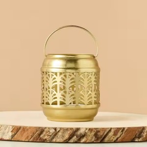 Juego de Dos Faroles de Metal con Acabado Dorado, Decoración Musulmana para Celebraciones de Eid Mubarak, Decoración Festiva para Mesa de Ramadán - Product Image 6