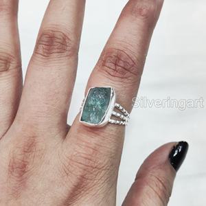 Bague pour femme en argent sterling 925 avec pierre brute naturelle d'apatite bleue et bande ornée, bijoux de mariage et de Noël - Product Image 2