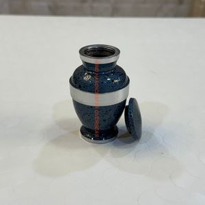 Urne funéraire en métal durable et écologique de qualité supérieure pour les cendres humaines ou d'animaux de compagnie, tailles et designs personnalisables, rangement de souvenirs pour les funérailles - Product Image 2