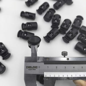 Bouchon plastique noir 27x15mm pour fil de 7mm - Product Image 1