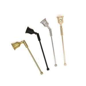 Apagavelas de metal rústico diseñado para un fácil control de la llama y que proporciona un encanto decorativo cálido en las zonas de las velas - Product Image 2