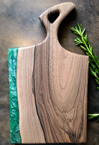 Tabla de Cortar de Resina de Madera de Alta Calidad |   Madera maciza con incrustaciones de resina de color |   Tabla Multiusos para Cortar, Servir y Exhibir - Product Image 4
