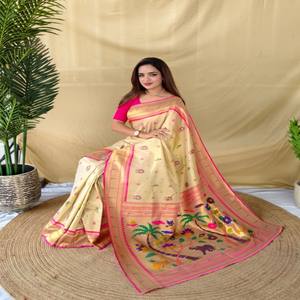 VASTRA COTTAGE Elegante Saree de Seda con Motivos Butti, Pallu de Inspiración Folclórica, Borde Rosa en Contraste y Blusa a Juego - Product Image 5