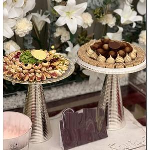 Table de créateur classique Plateau de service décoratif pour biscuits et bonbons au chocolat Plateau de service en métal de qualité supérieure pour le Ramadan - Product Image 1