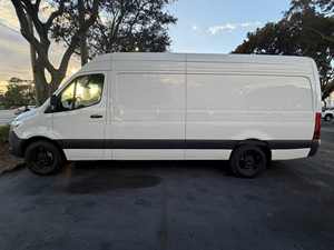 Mercedes Benz Sprinter 2500 Usada, Modelo 2025, Techo Alto - Product Image 2
