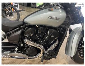 Nueva Motocicleta Indian Scout Sixty Classic Limited 2025 en Color Plata Frost, Opción de Entrega a Domicilio Disponible, Velocidad Máxima - Product Image 1
