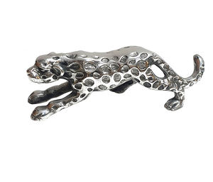 Petite sculpture Jaguarr en fonte d'aluminium de haute qualité plaquée or sur mesure décorative pour la maison et la table - Product Image 4