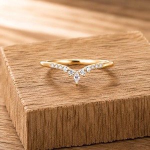 Bague Chevron Classique en Or Massif 14K avec Diamant de Laboratoire Taille Marquise Ronde 0,116 Ct E-F VS, Sertie à Griffes, Cadeau de Mariage - Product Image 1