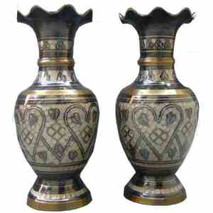 Jarrones de metal de latón antiguo Floreros elegantes para centros de mesa Decoración del hogar Aspecto simple y atractivo - Product Image 1